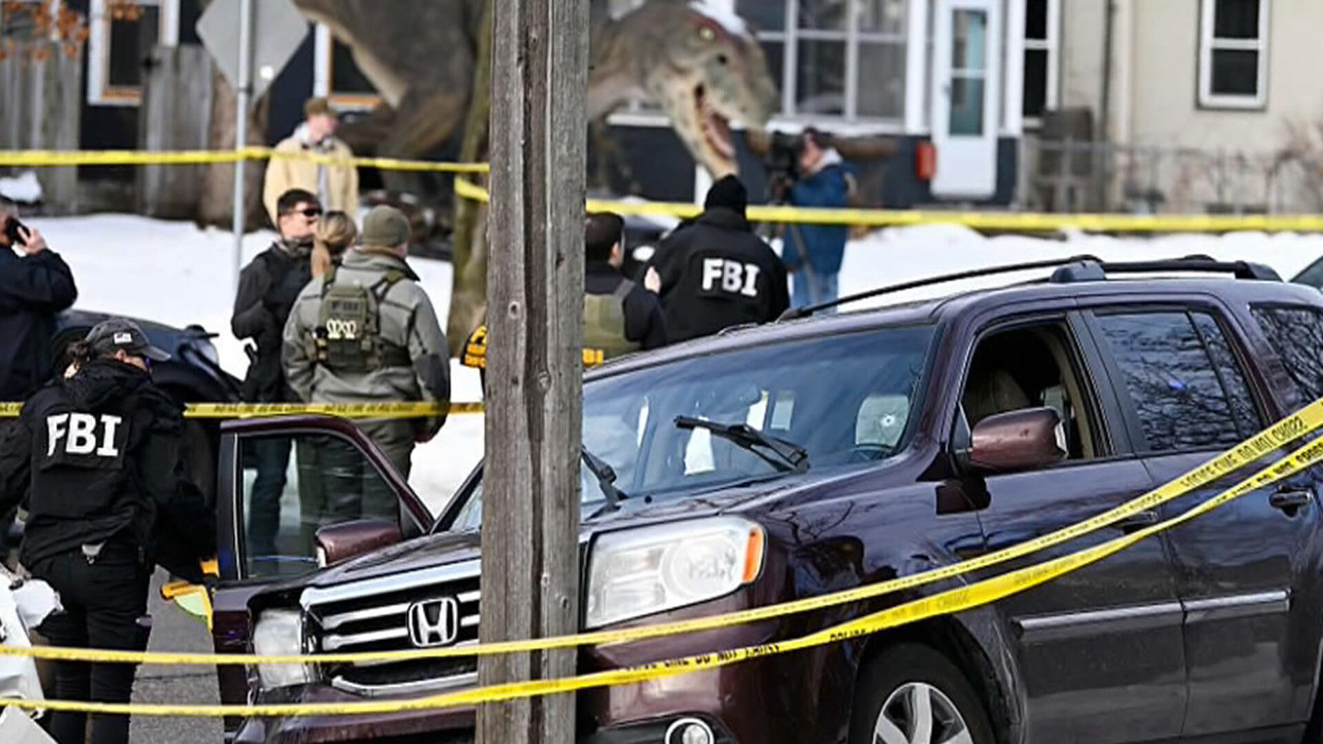 Retired FBI agent breaks down deadly ICE agent-involved traffic stop in Minneapolis