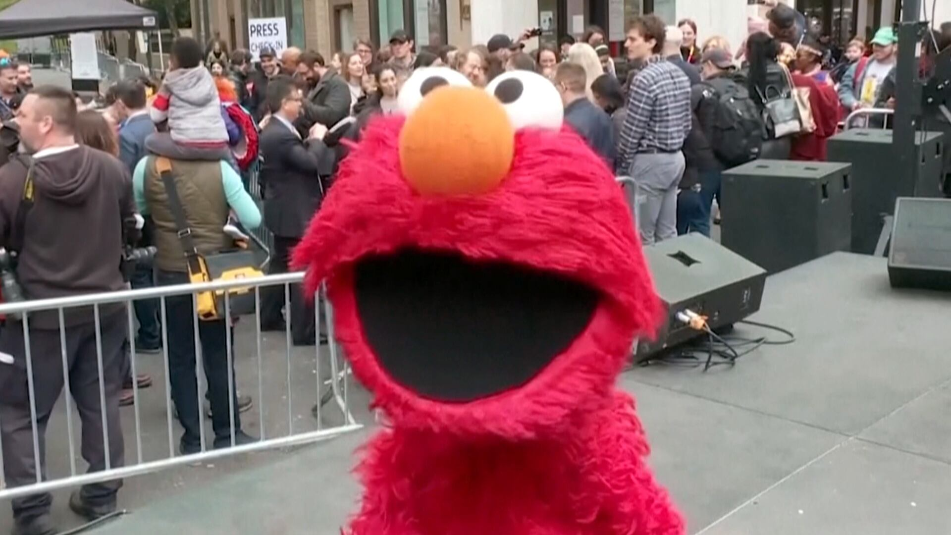 Hackers post racist, antisemitic content to Elmo's X account – CTVNews