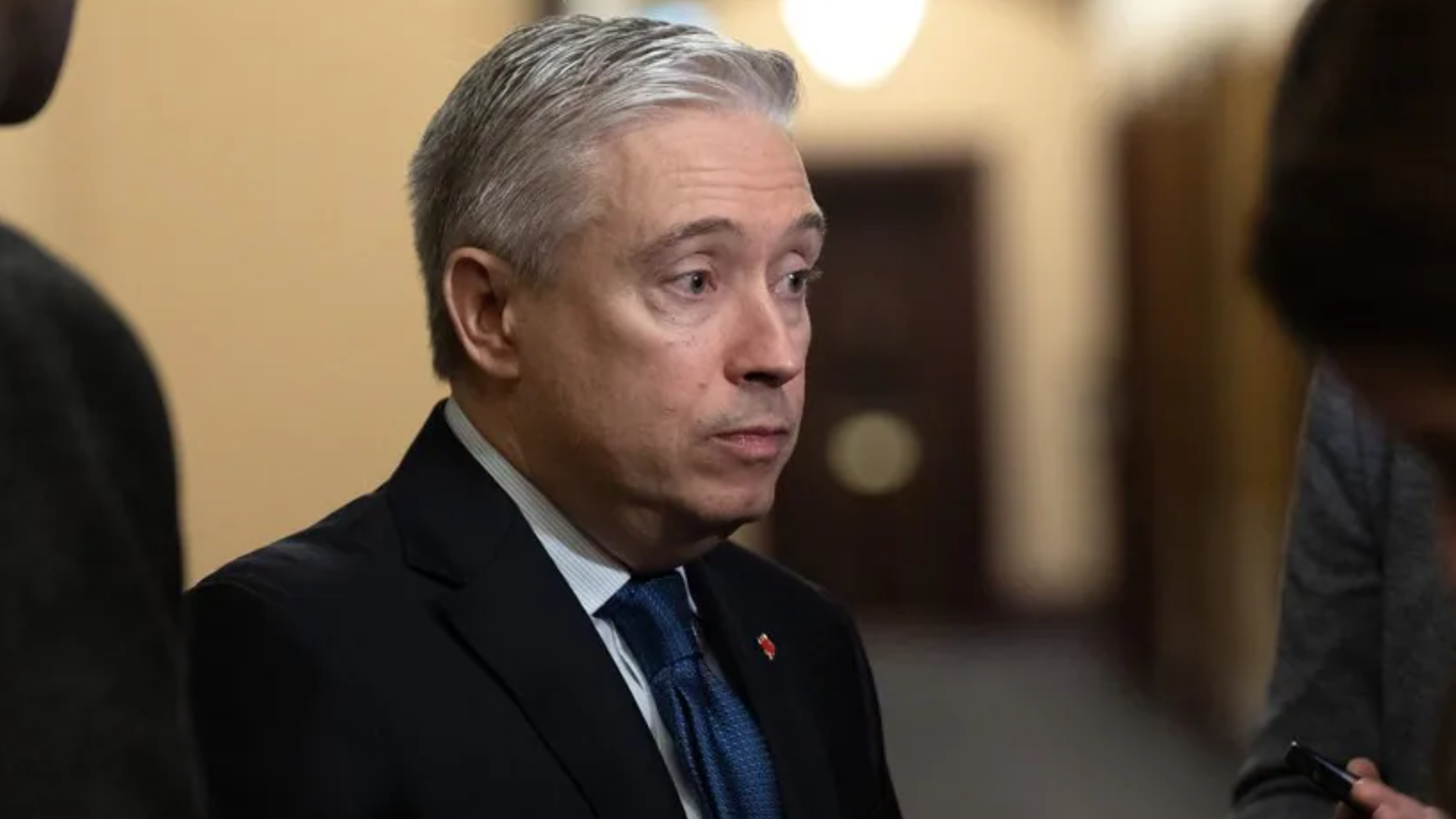 Paramount renews Jon Stewart’s Daily Show hosting gig, resolving speculation about his future